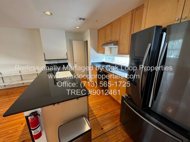 Foto del edificio - 4516 Montrose Blvd