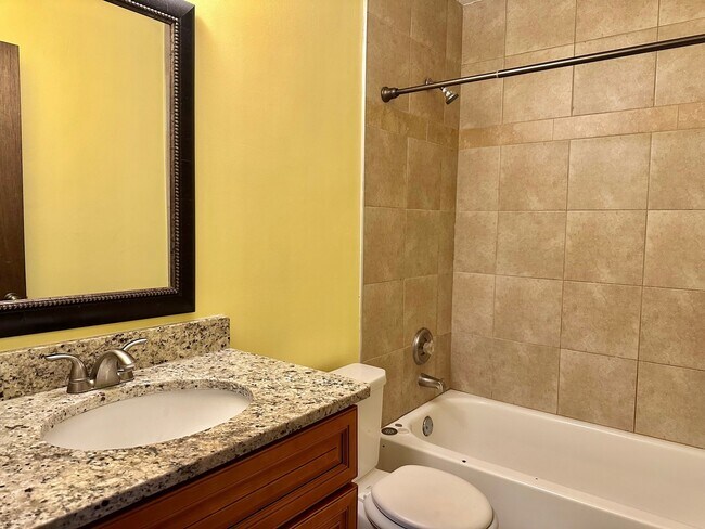 Building Photo - 160 S Waters Edge Dr