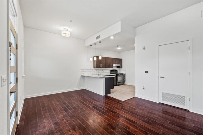 Building Photo - 6700 Menchaca Rd