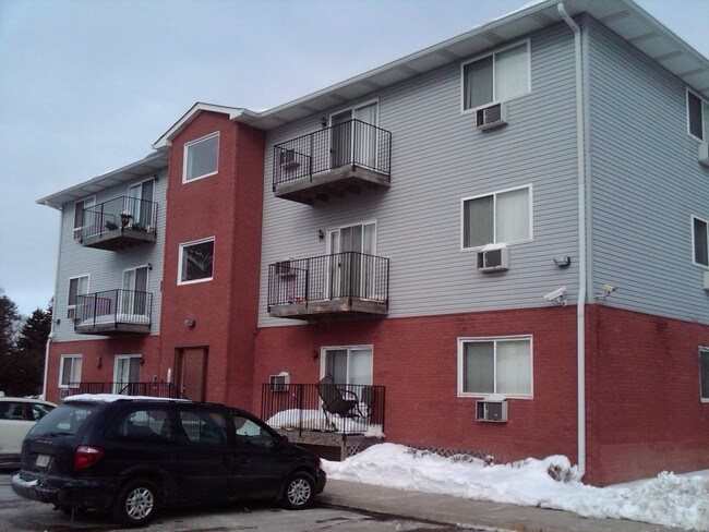 Building Photo - Nature Creek