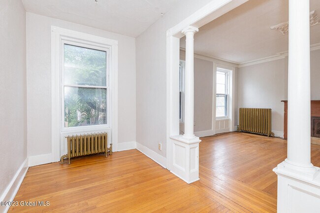 Foto del edificio - 338 Madison Ave