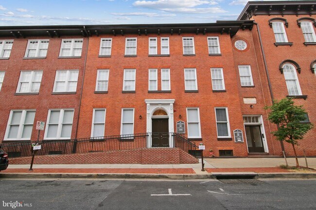 Building Photo - 4 W Church St
