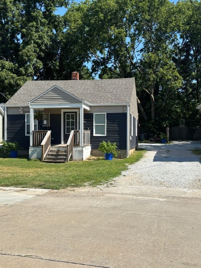 Building Photo - Charming 2 Bed 1 Bath House