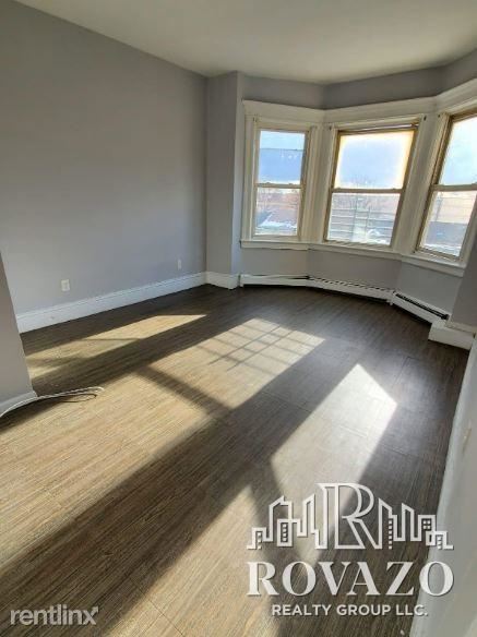 Building Photo - 3 br, 1 bath  - 70 Eaton Pl # 5
