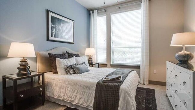 Foto del edificio - 2828 Lemmon Ave E