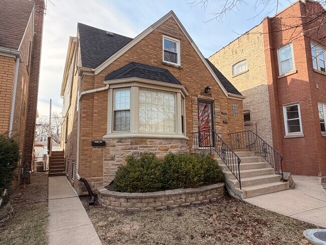 Building Photo - 4940 N Mason Ave