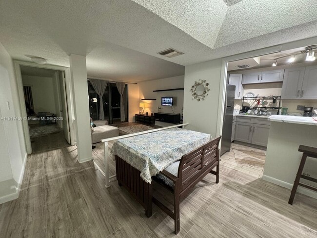 Foto del edificio - 3730 Inverrary Dr