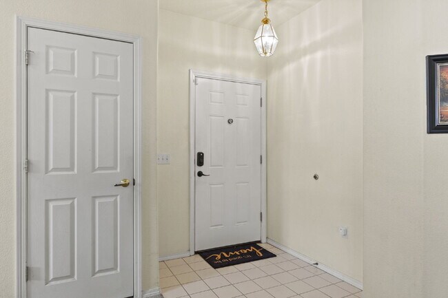 Building Photo - Fully Furnished Condo in Stratmoor Hills - Utilities Provided!