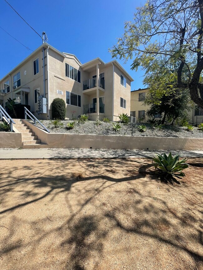 Building Photo - 3161 Rowena Ave