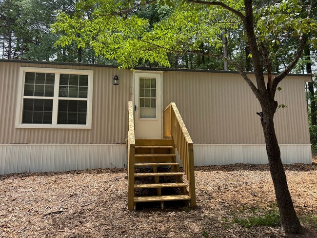 Foto del edificio - NEWLY UPDATED Two Bedroom Home in Troutman!!