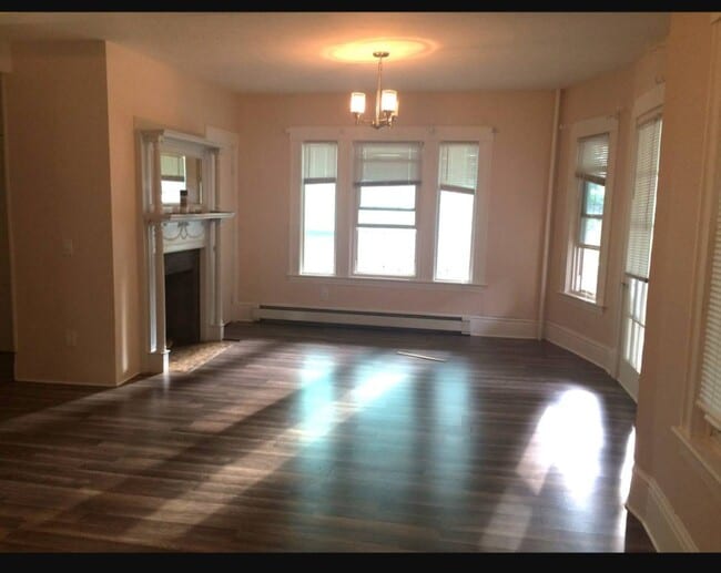 Building Photo - 9 Isabella St