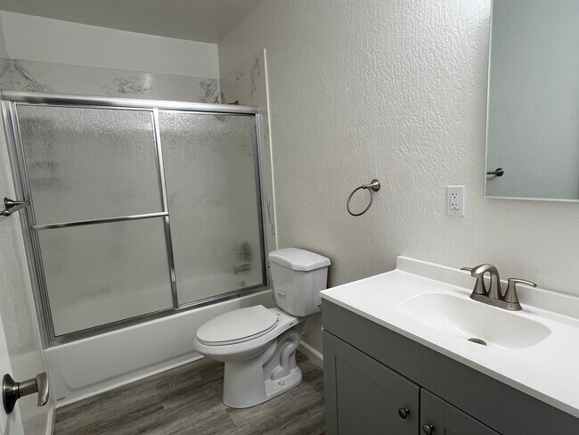 Foto del edificio - 37208 Oak St