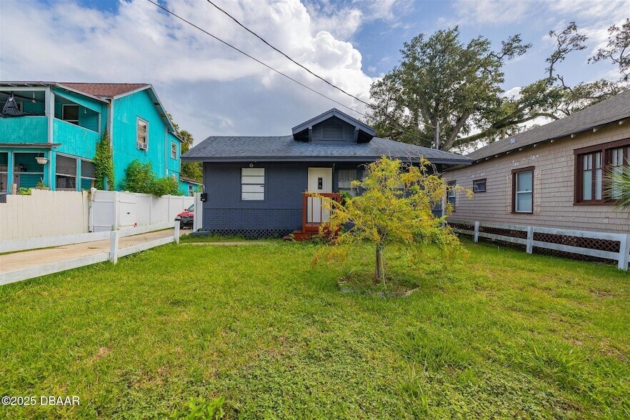 Primary Photo - 121 Bellevue Ave