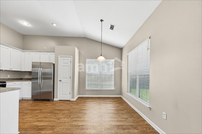 Foto del edificio - 1555 Bradley Blvd