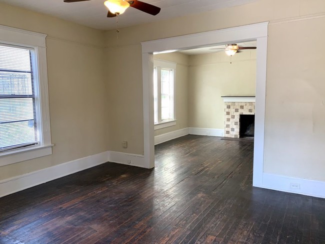 Classic 3/2 w/Hardwood Flooring Fireplace - Classic 3/2 w/Hardwood Flooring  Fireplace
