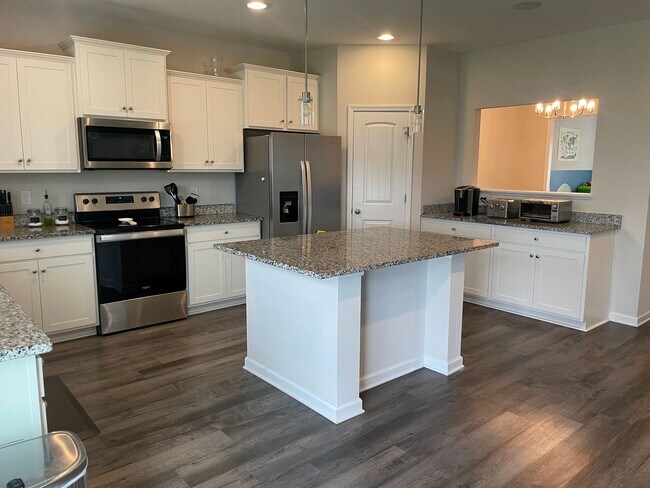 Foto del edificio - Stunning 4BR Home with Fenced Yard, Loft & Luxury Finishes in Elgin! Available July 1st!