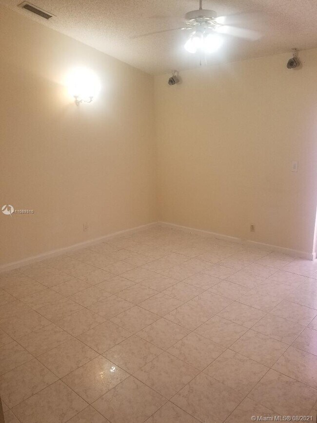 Building Photo - 2851 River Run Cir W