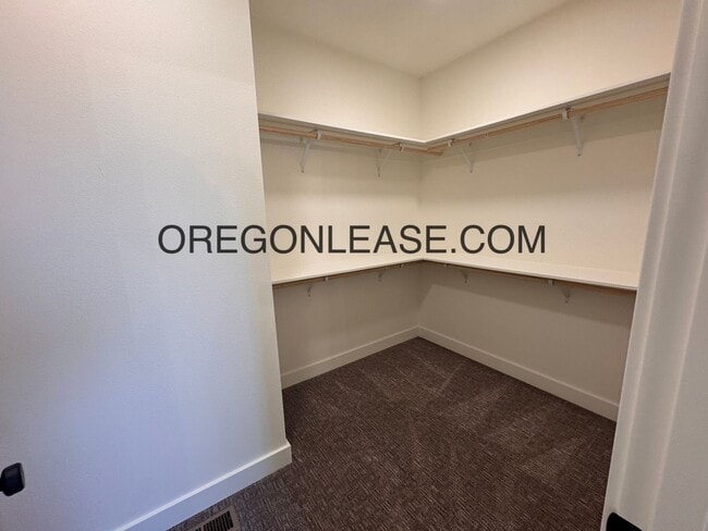 Building Photo - Brand new 3 bedroom 2.5 bath Coburg townhome