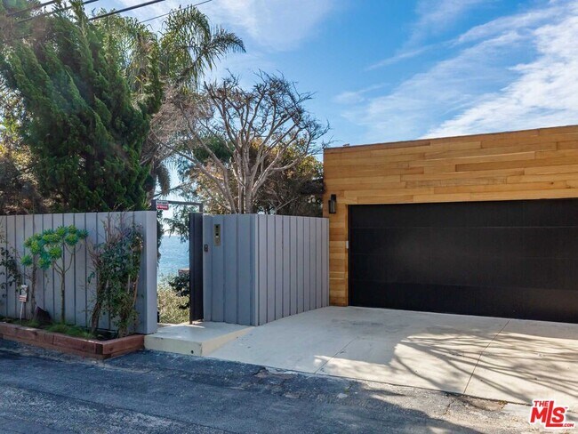 Building Photo - 24958 Malibu Rd