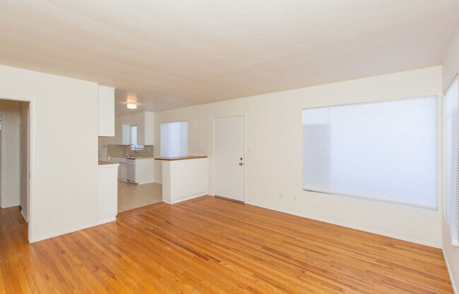 Foto del edificio - Spacious 2 bedroom / 1 bath home in Pacific Beach / Crown Point!