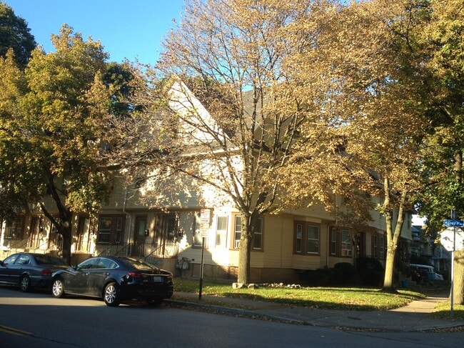 Building Photo - 1050 Monroe Ave