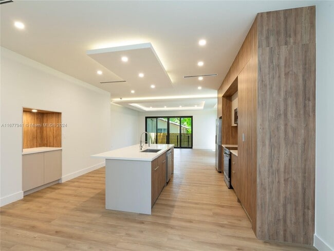 Building Photo - 841 SW 29th St