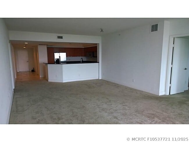 Building Photo - 14951 Royal Oaks Ln