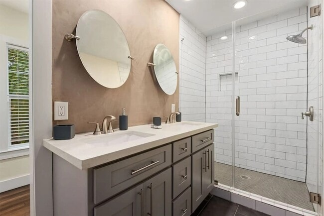 Building Photo - 3016 Isabella St