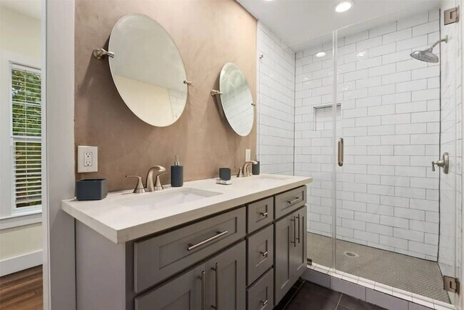 Foto del edificio - 3016 Isabella St