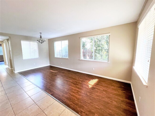 Foto del edificio - 1230 Barnhill Ln