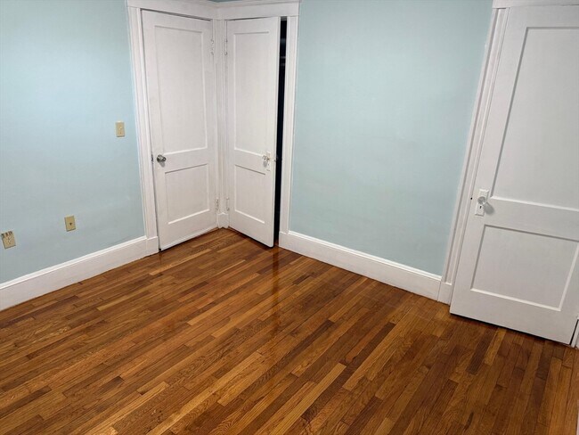 Building Photo - 378 Hyde Park Ave