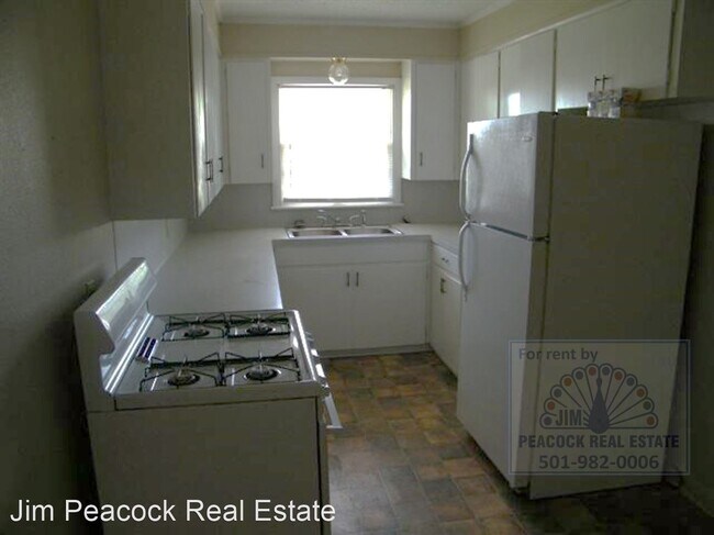 Building Photo - 3 br, 1 bath House - 213 Warren Street