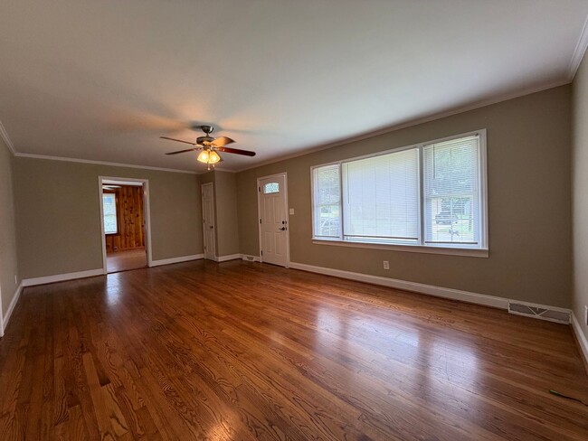 Building Photo - 4/2 House in Rosemount Park- $1,495
