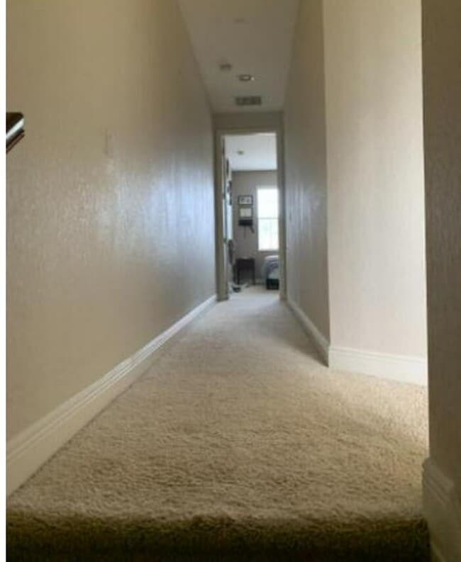 Building Photo - 5021 Vine Cliff Way W