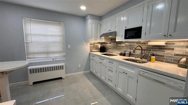 Photo - 2209 Center Ave Apartment