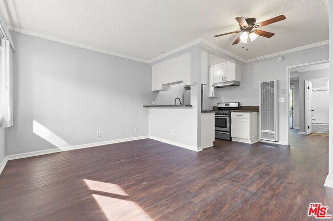 Foto del edificio - 5555 Carlton Way