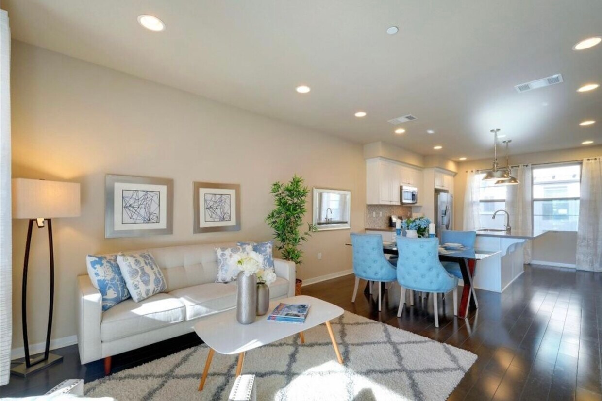 Foto principal - 1070 Goldenstar Pl