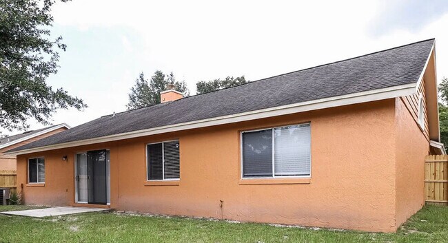 Building Photo - 1004 Providence Ln