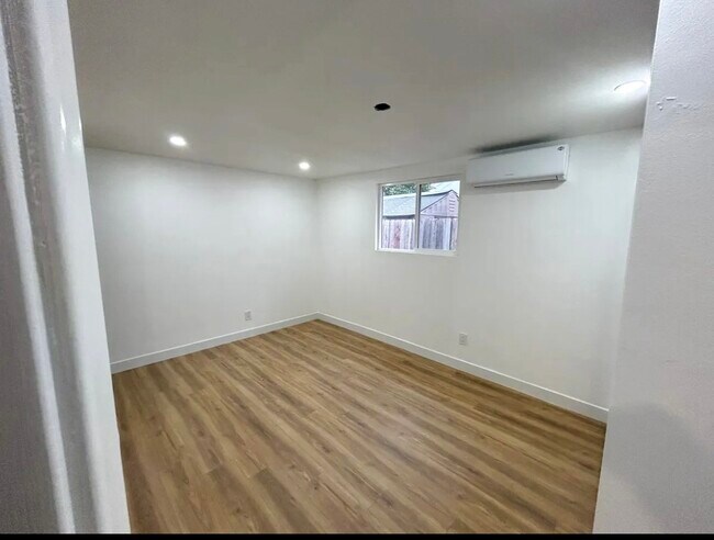 Foto del edificio - 847 E 106th St