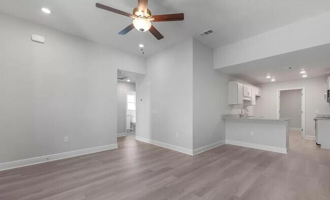 Building Photo - 7248 Pro Ln