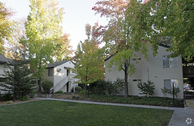 Building Photo - Glen Ellen Manor