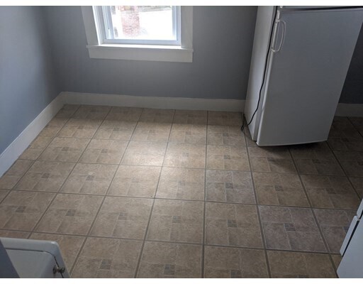 Building Photo - 706 School St