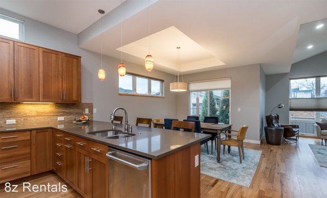 Building Photo - 4 br, 2.5 bath House - 3731 Silverton Street