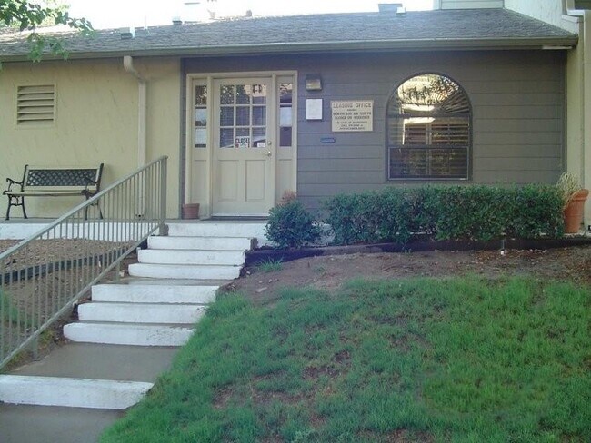 Foto del edificio - 1222 Giles Rd
