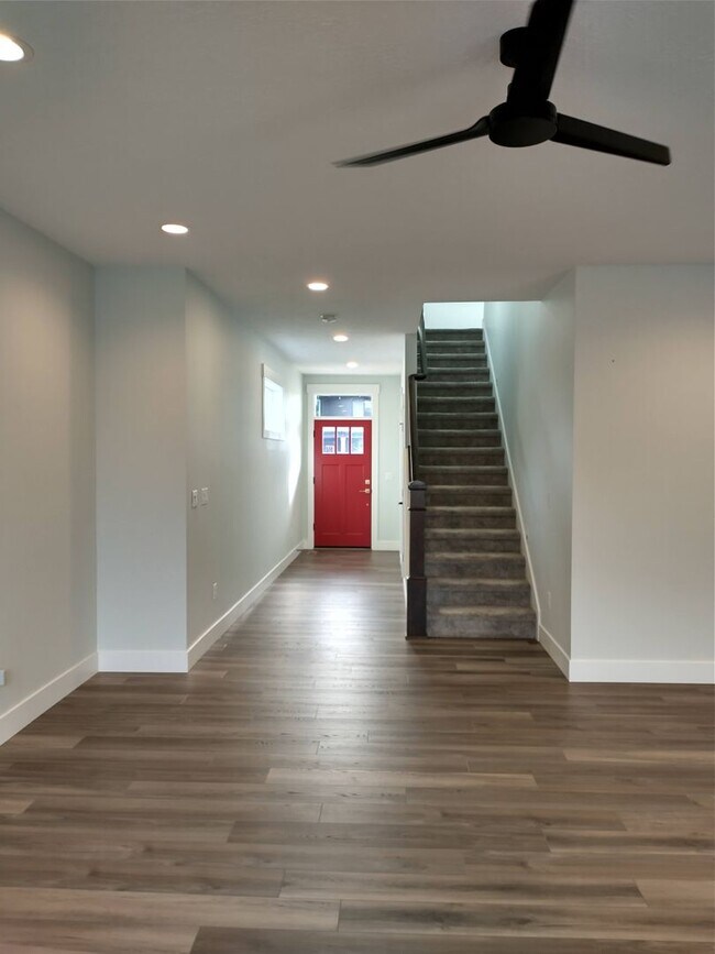 Building Photo - Welcome to this Beautiful Property in Keizer