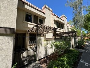 Building Photo - 586 Churchill Downs Ct