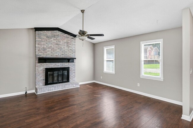 Building Photo - Beautifully Renovated 3-Bedroom Home in Co...