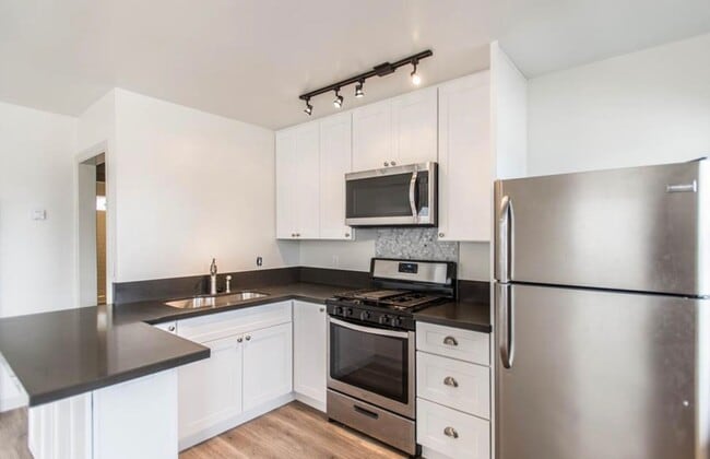 Building Photo - 507 Avenida Victoria
