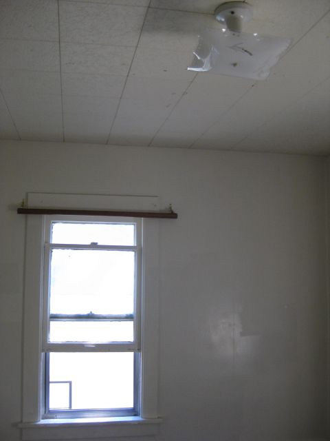 Building Photo - 221 N Chestnut St
