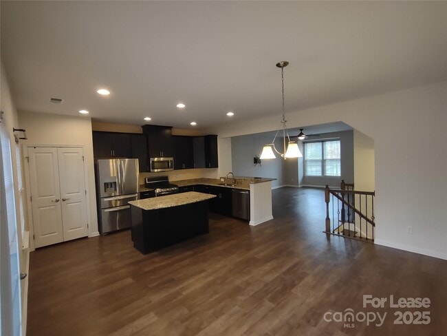Building Photo - 4073 Zilker Park Dr